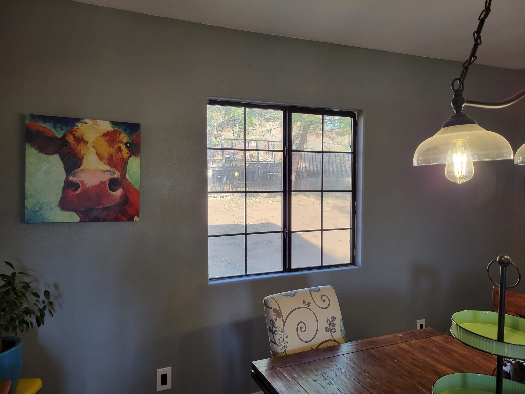 A dining wall with nothing on it.