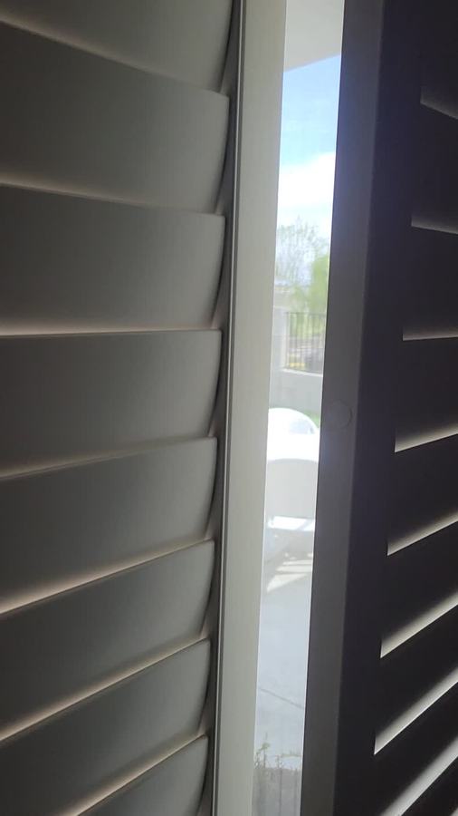 Close up: the louver tilt