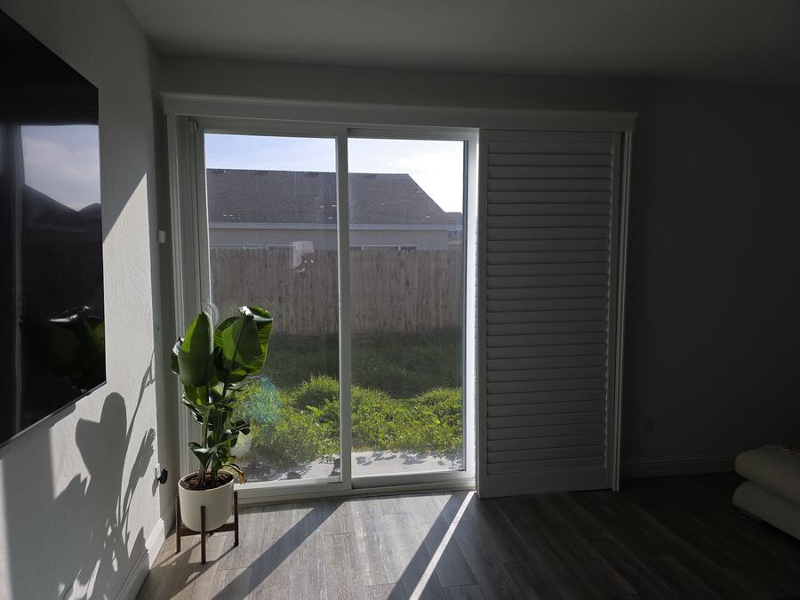 Slider with a shutter return