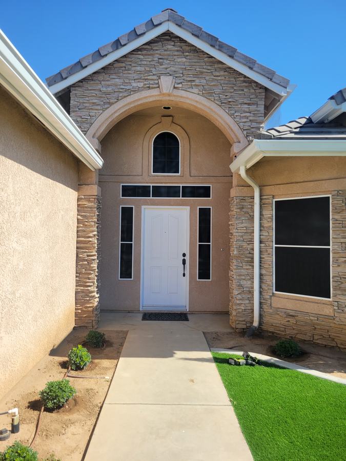 Arched screen over the entry