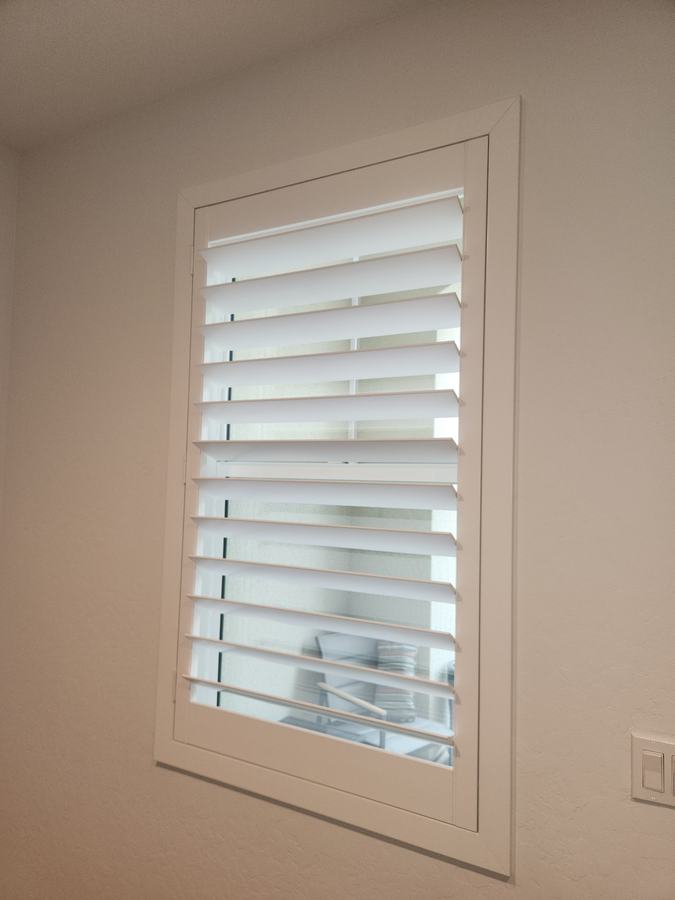 Guest room, one wide opening