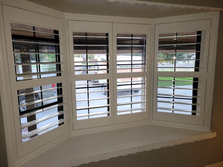 Bay window, panels around the corner