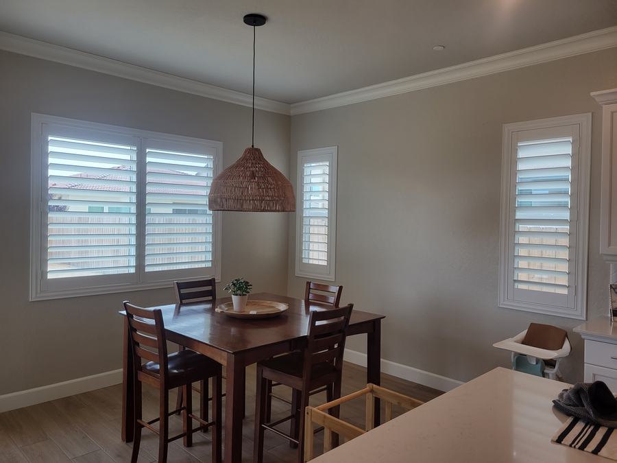 Dining room, three openings