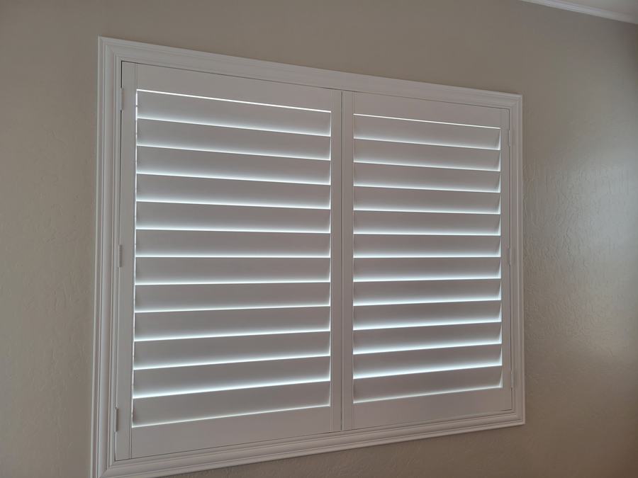 Two panels, louvers at rest