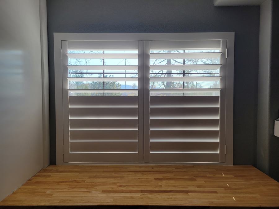 Wide opening, four panels