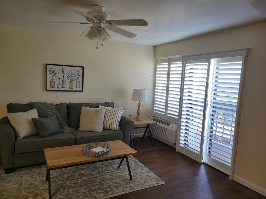 Sitting room, shutters full height