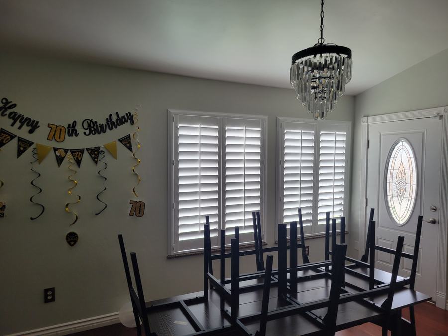 Dining room, ready for the party